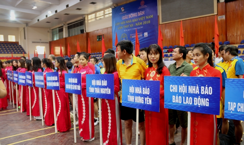 khai mac giai bong ban cup hoi nha bao viet nam lan thu xii nam 2018
