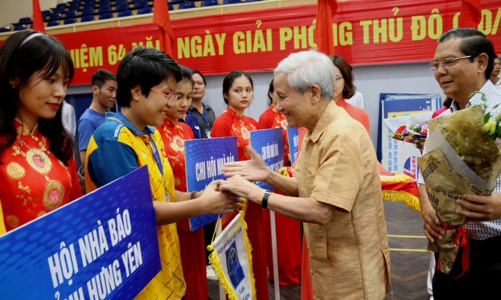khai mac giai bong ban cup hoi nha bao viet nam lan thu xii nam 2018