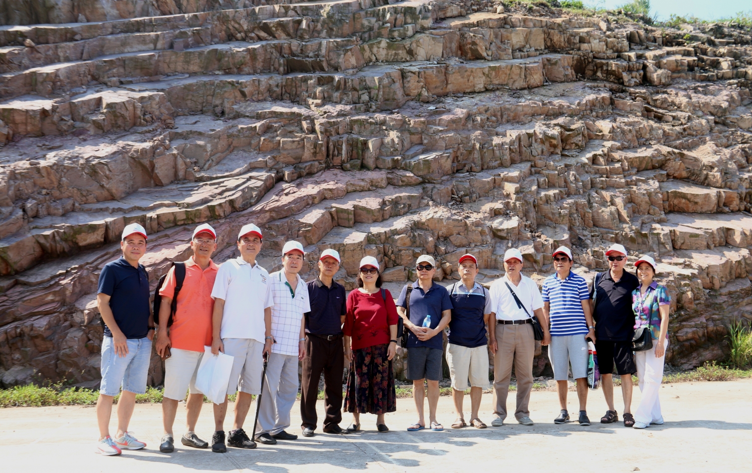 hoi dau khi viet nam khao sat thuc dia tai dao vinh thuc tinh quang ninh