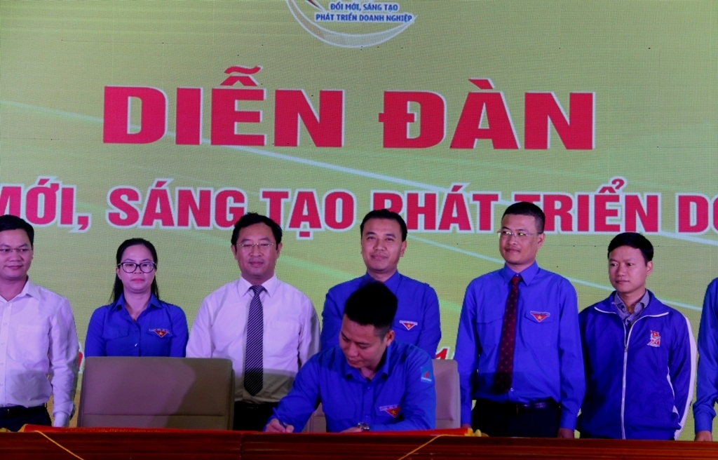 tuoi tre doi moi sang tao phat trien doanh nghiep