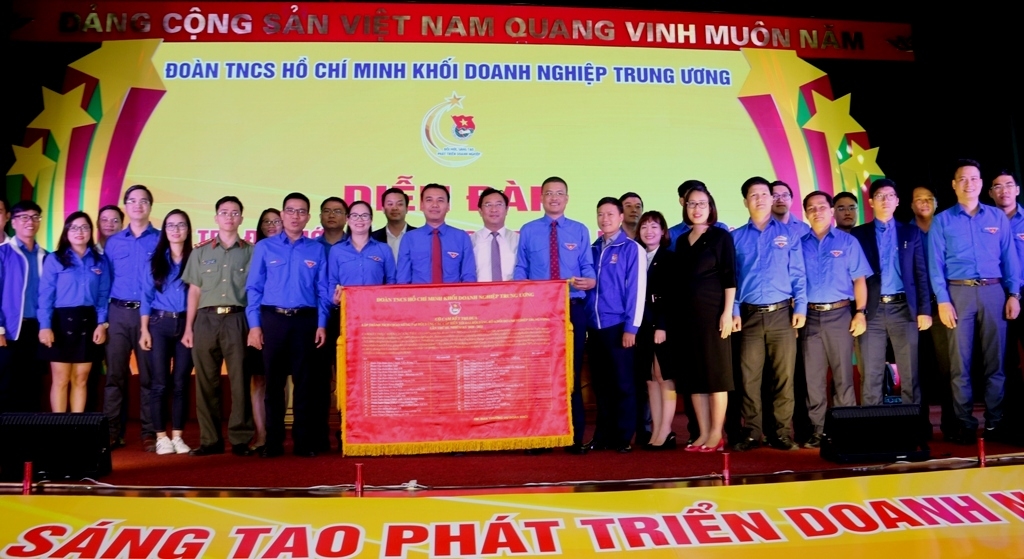 tuoi tre doi moi sang tao phat trien doanh nghiep