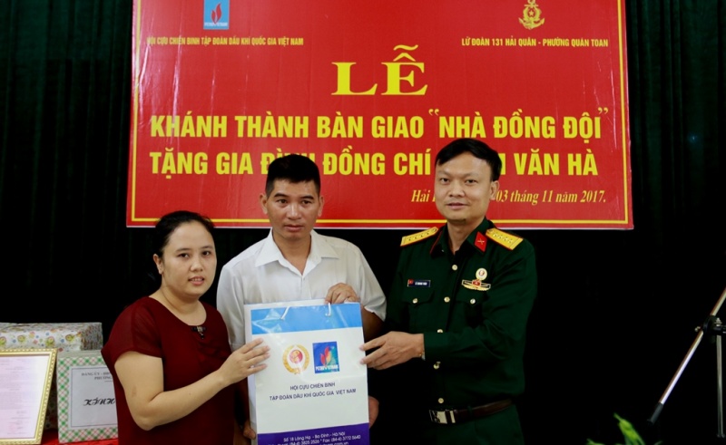 trao nha nghia tinh dong doi cho ccb hoan canh kho khan