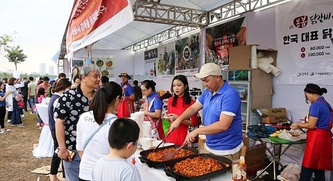kham pha le hoi van hoa am thuc viet nam han quoc ben ho guom