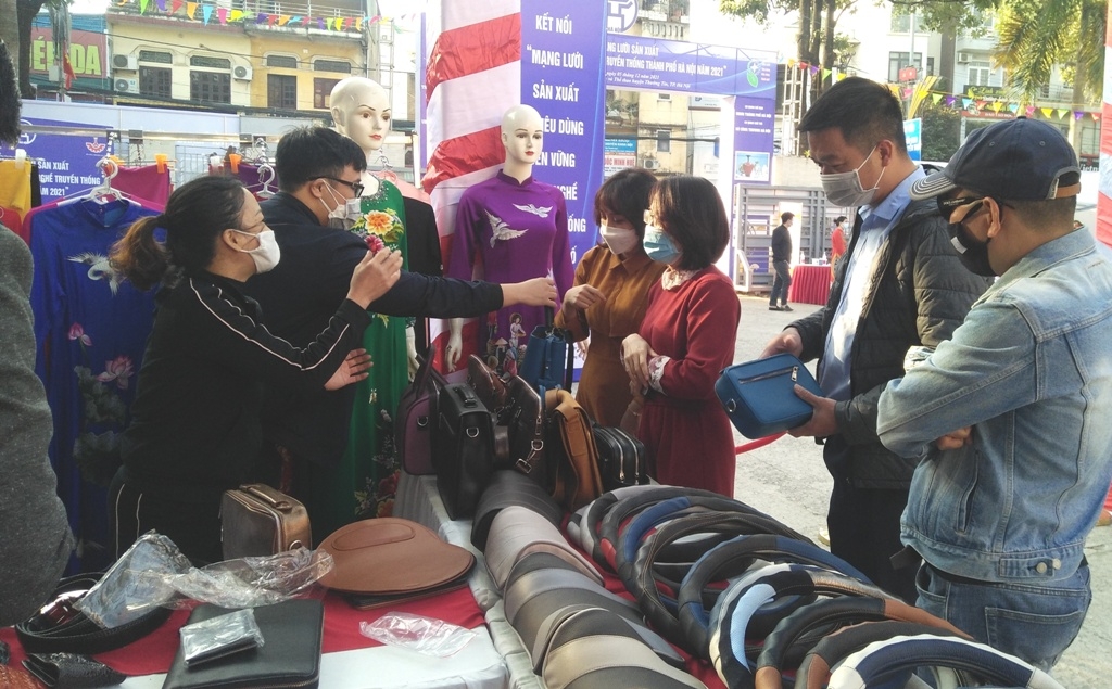 Hà Nội hỗ trợ làng nghề kết nối mạng lưới sản xuất và tiêu dùng