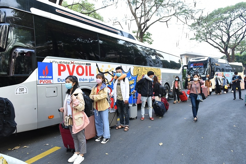Tặng 3.290 vé máy bay, tàu, xe hỗ trợ sinh viên, thanh niên công nhân khó khăn về quê ăn Tết