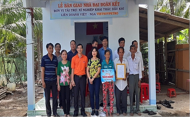xuan yeu thuong tet nghia tinh