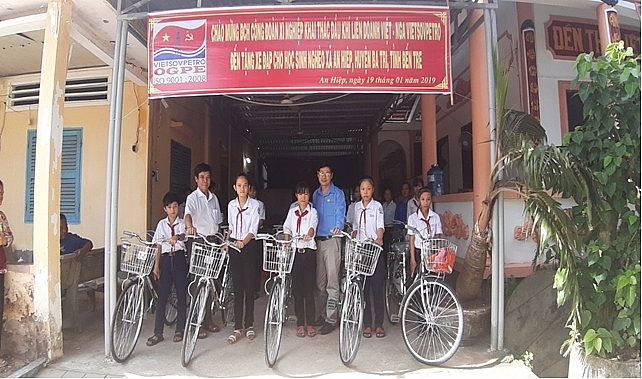 xuan yeu thuong tet nghia tinh