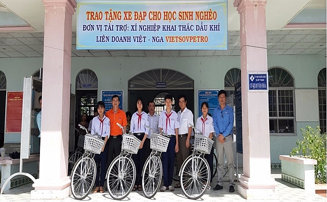 xuan yeu thuong tet nghia tinh