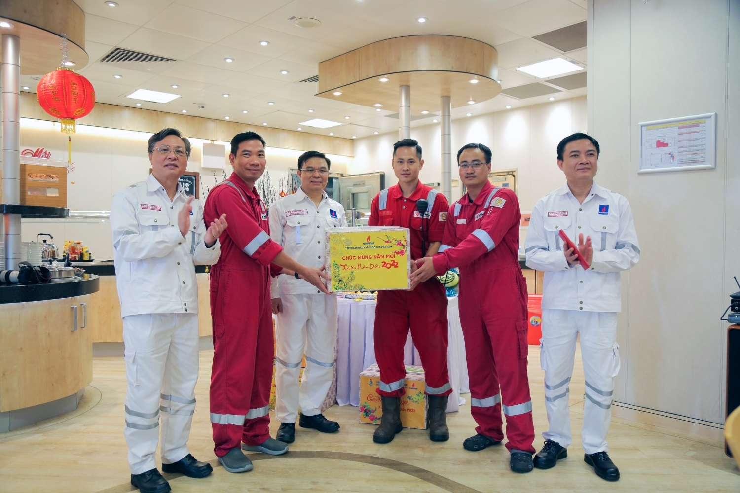 Xuân ấm nghĩa tình Dầu khí