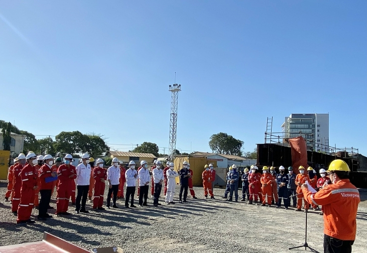 Công đoàn Xí nghiệp Xây lắp Vietsovpetro phát động thi đua hoàn thành các hạng mục công trình giàn RC-10 và RC-RB1