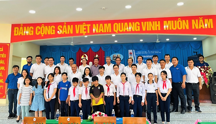 Hành trình chắp cánh ước mơ - Cùng em đến trường năm 2021 Hành trình chắp cánh ước mơ - Cùng em đến trường năm 2021