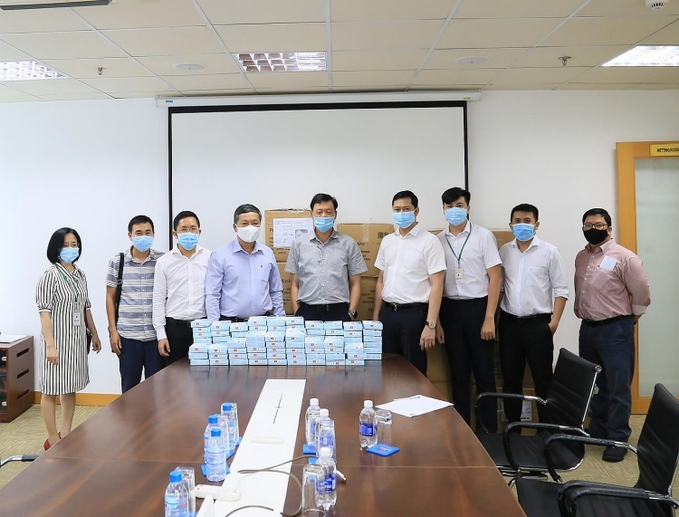 Công đoàn PV Trans tiếp tục cấp khẩu trang cho người lao động phòng chống dịch Covid-19