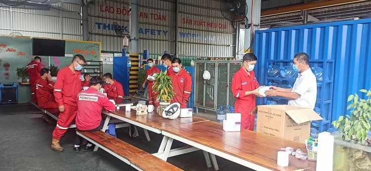 Công đoàn PV Drilling cấp phát 5.230 hộp khẩu trang cho người lao động