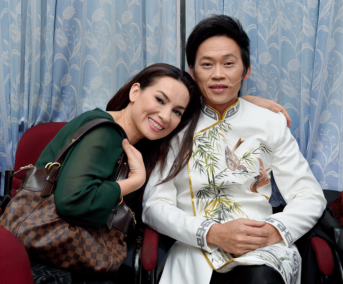 Phi Nhung đáp trả tin đồn bỏ rơi con gái ruột