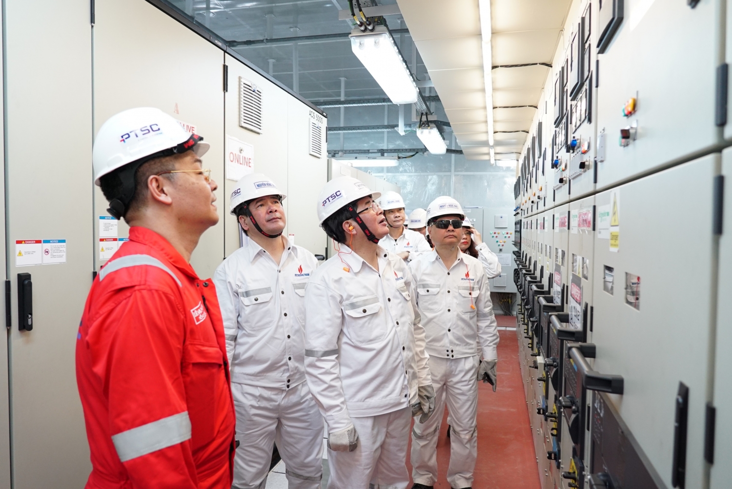 Phó Chủ tịch Quốc hội Nguyễn Đức Hải làm việc, thăm hỏi, động viên người lao động dầu khí tại mỏ Thăng Long - Đông Đô