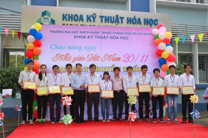 pvcfc trao hoc bong cho sinh vien truong dai hoc bach khoa tphcm 352861