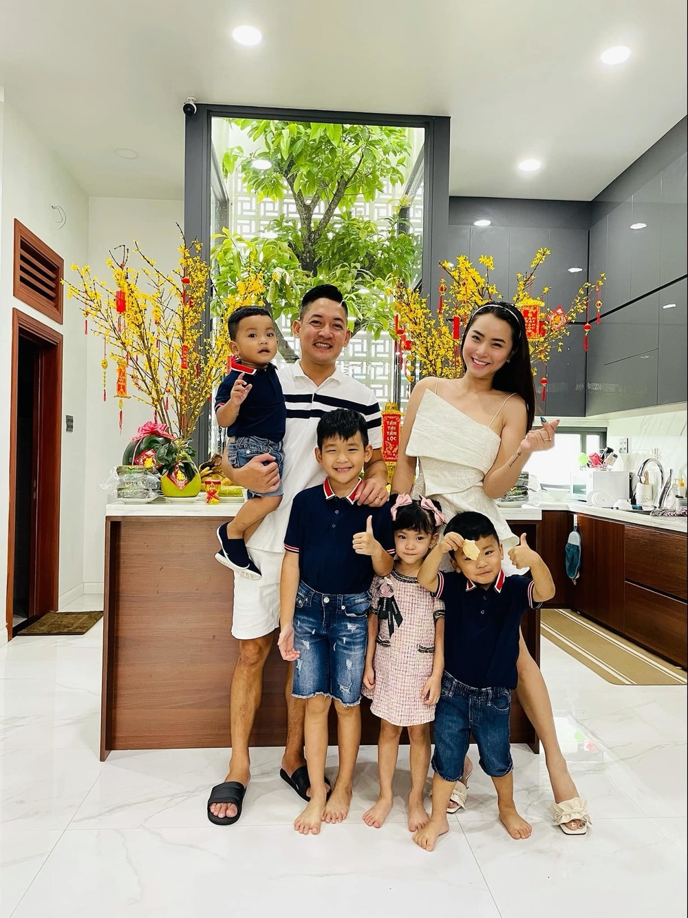 Sao Việt ngày 22/1/2022: Tóc Tiên khoe ảnh ông xã 