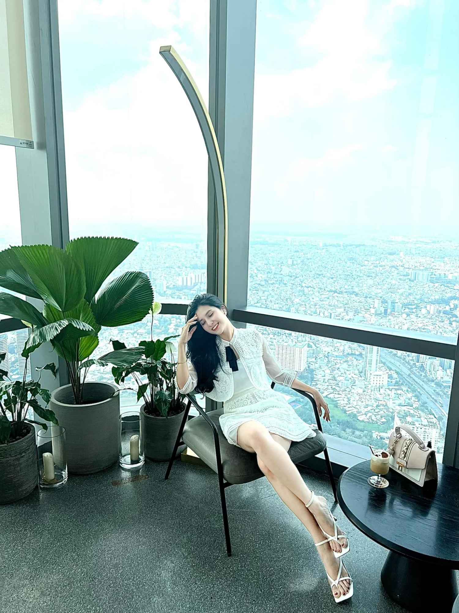 Sao Việt ngày 23/1/2022: Diệp Lâm Anh khoe nhan sắc rạng rỡ hậu ly hôn