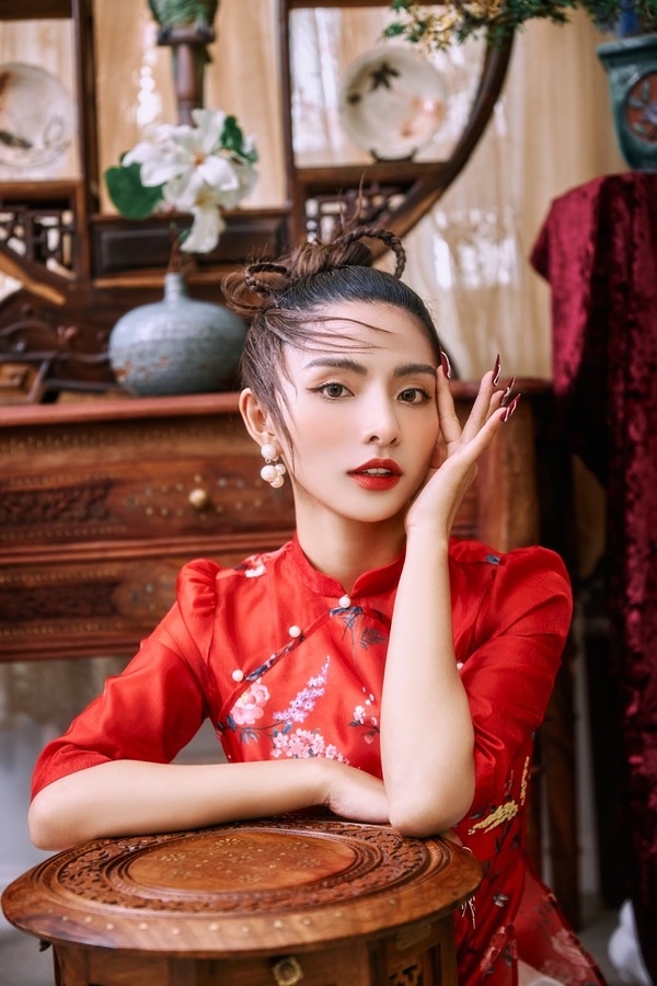 Sao Việt ngày 30/1/2022: Hồng Vân hạnh phúc đón Tết cùng gia đình ở Mỹ