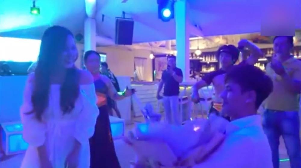 Sao Việt ngày 5/2/2022: Danh tính người đàn ông cầu hôn Midu Sao Việt ngày 5/2/2022: Danh tính người đàn ông cầu hôn Midu