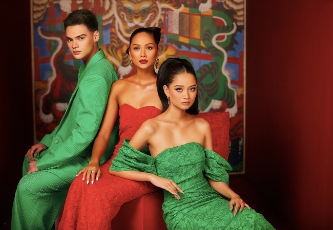 Sao Việt ngày 6/2/2022: Đền thờ Tổ của Hoài Linh trong những ngày đầu năm mới Sao Việt ngày 6/2/2022: Đền thờ Tổ của Hoài Linh trong những ngày đầu năm mới