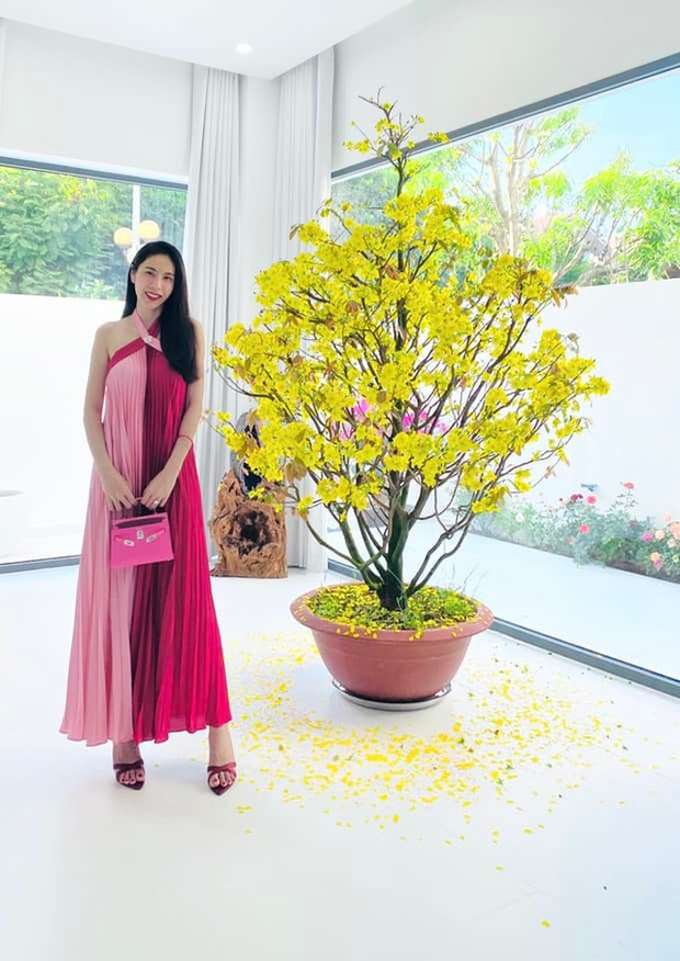 Sao Việt ngày 8/2/2022: Cuộc sống hiện tại của ca sĩ Hồng Nhung Sao Việt ngày 8/2/2022: Cuộc sống hiện tại của ca sĩ Hồng Nhung