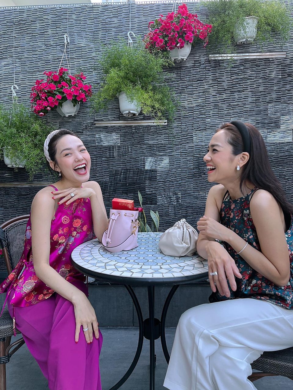 Sao Việt ngày 8/2/2022: Cuộc sống hiện tại của ca sĩ Hồng Nhung Sao Việt ngày 8/2/2022: Cuộc sống hiện tại của ca sĩ Hồng Nhung