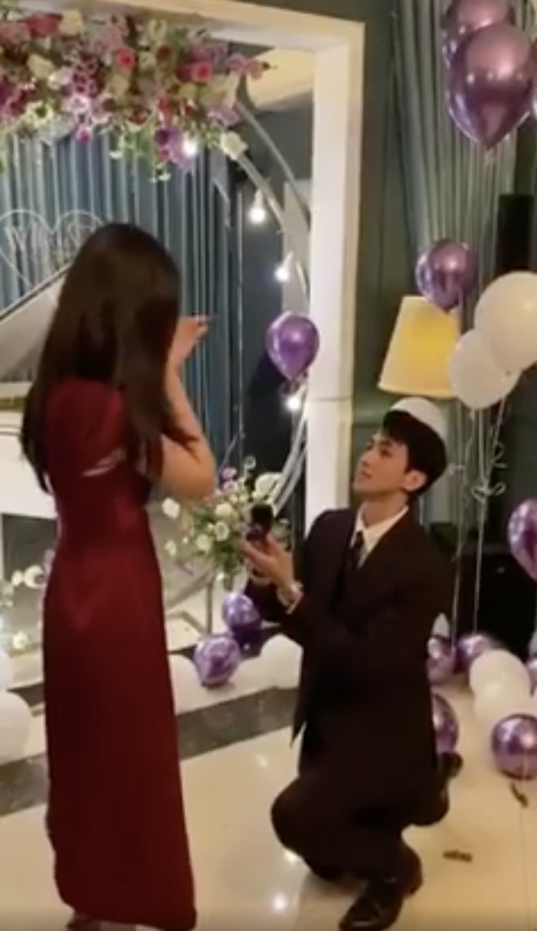 Sao Việt ngày 14/2/2022: Bình An cầu hôn á hậu Phương Nga sau 1500 ngày yêu nhau