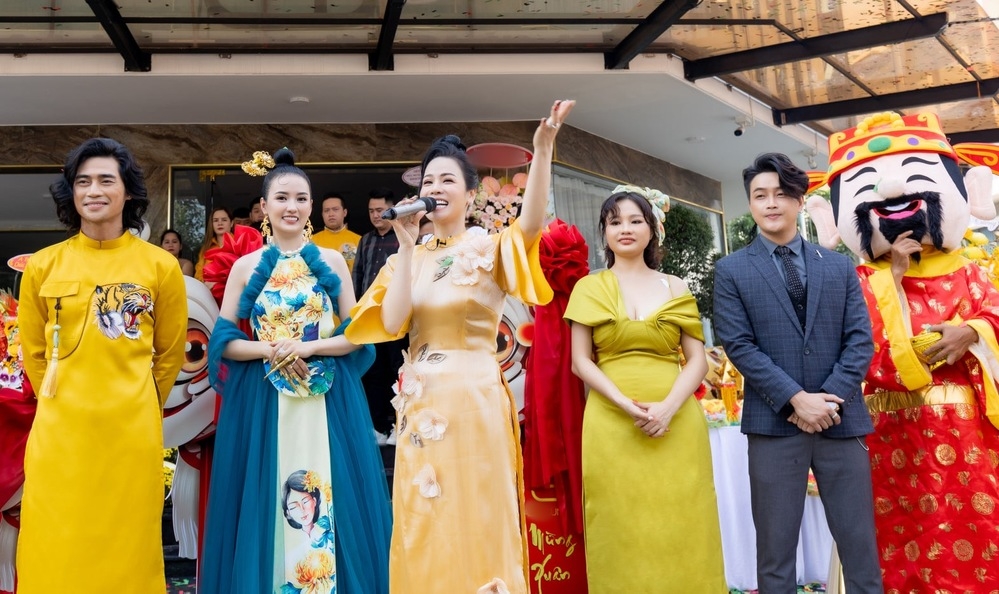 Sao Việt ngày 14/2/2022: Bình An cầu hôn á hậu Phương Nga sau 1500 ngày yêu nhau