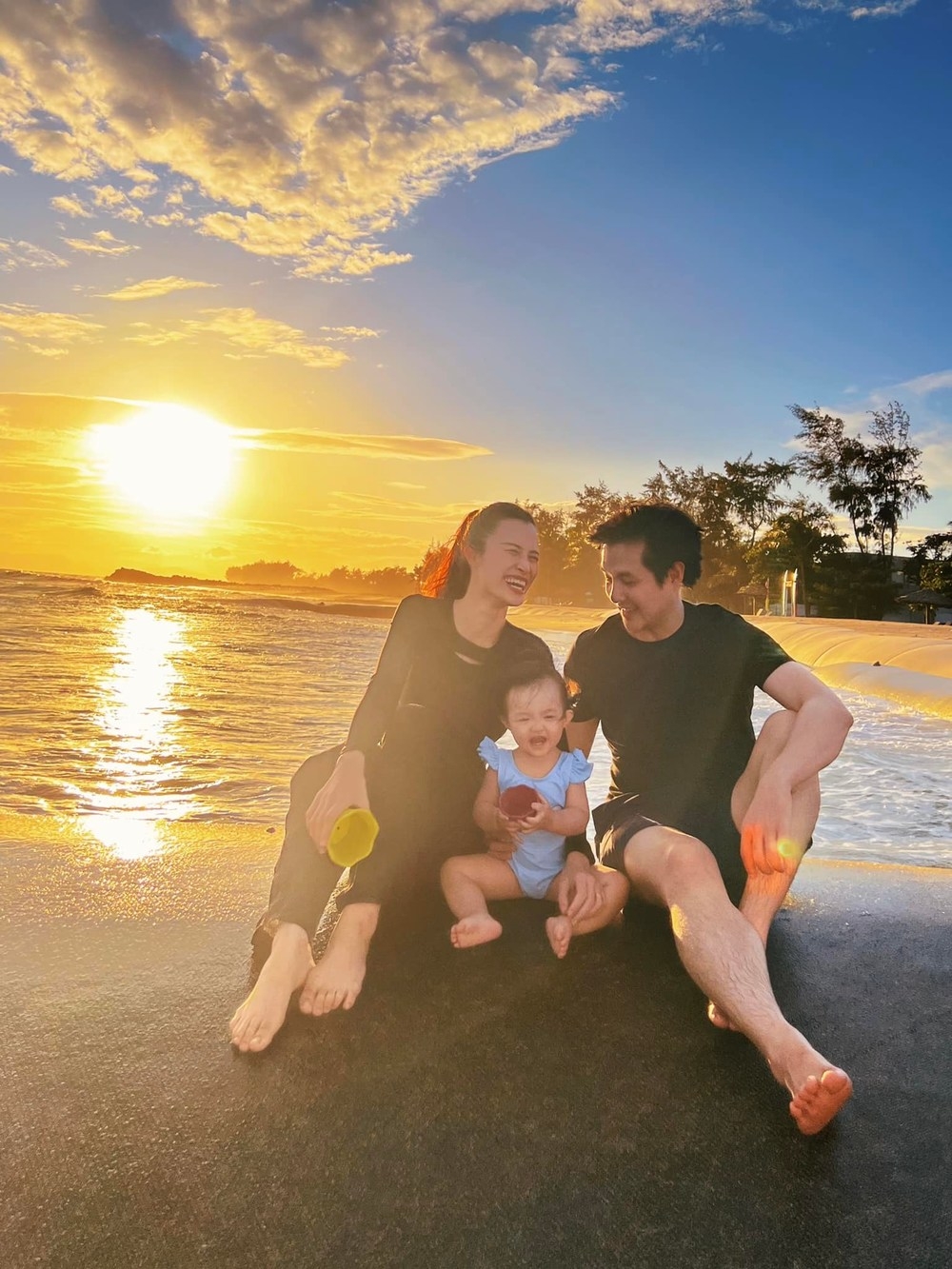 Sao Việt ngày 20/2/2022: Vì sao Hòa Minzy chia tay bạn trai thiếu gia?