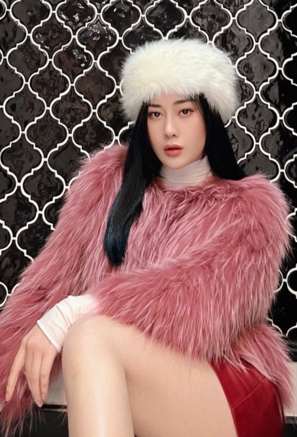 Sao Việt ngày 25/2/2022: Minh Tú khoe ảnh check-in tại Mỹ