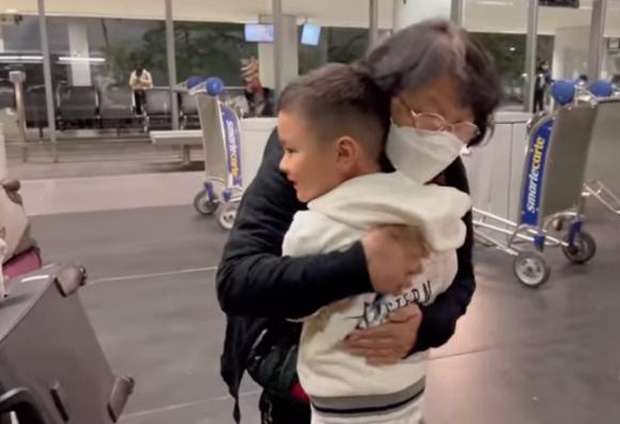 Sao Việt ngày 26/2/2022: Hình ảnh mới nhất của nghệ sĩ Công Lý sau thời gian rời viện