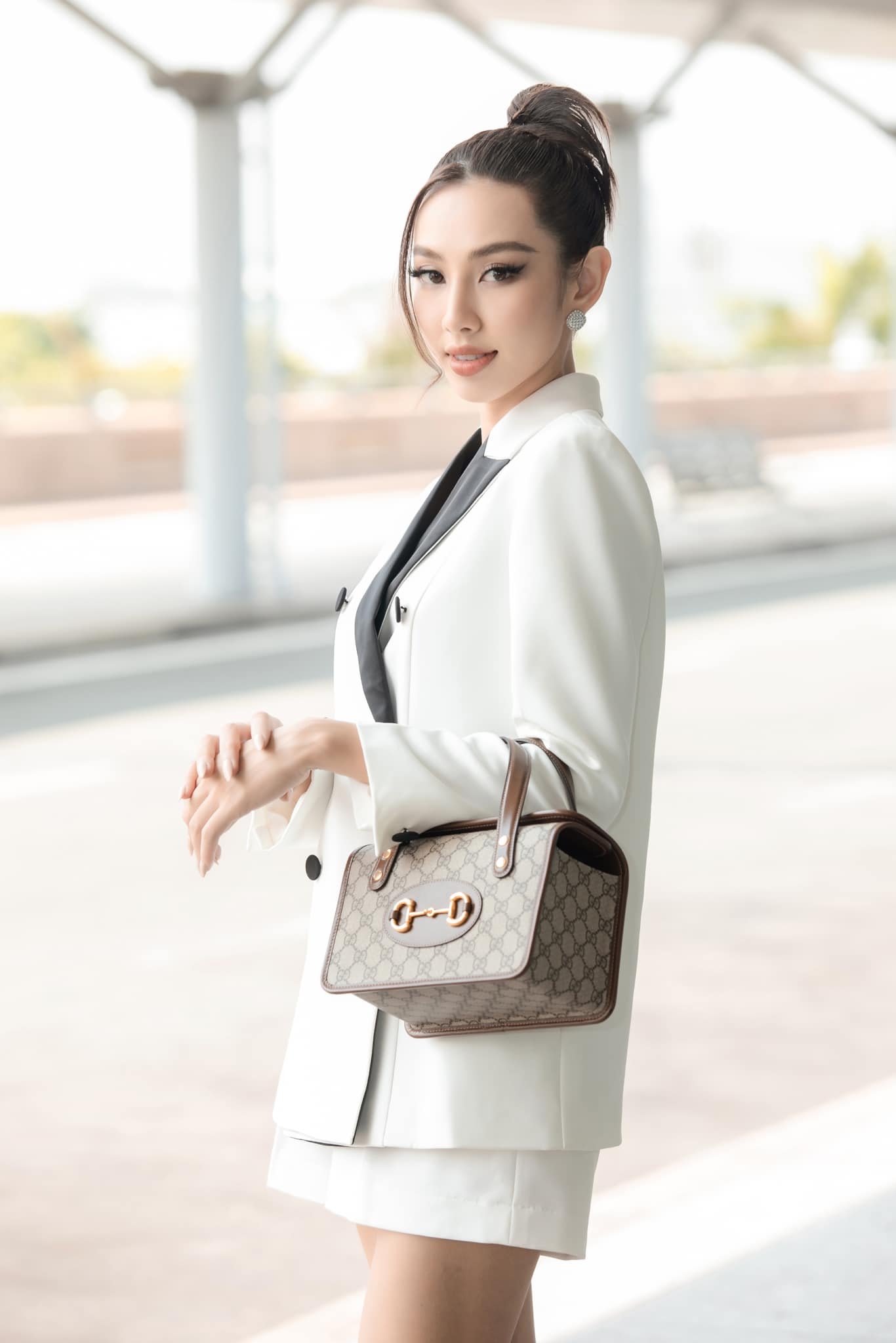 Sao Việt ngày 10/3/2022: MC Hoàng Oanh ly hôn chồng Tây?