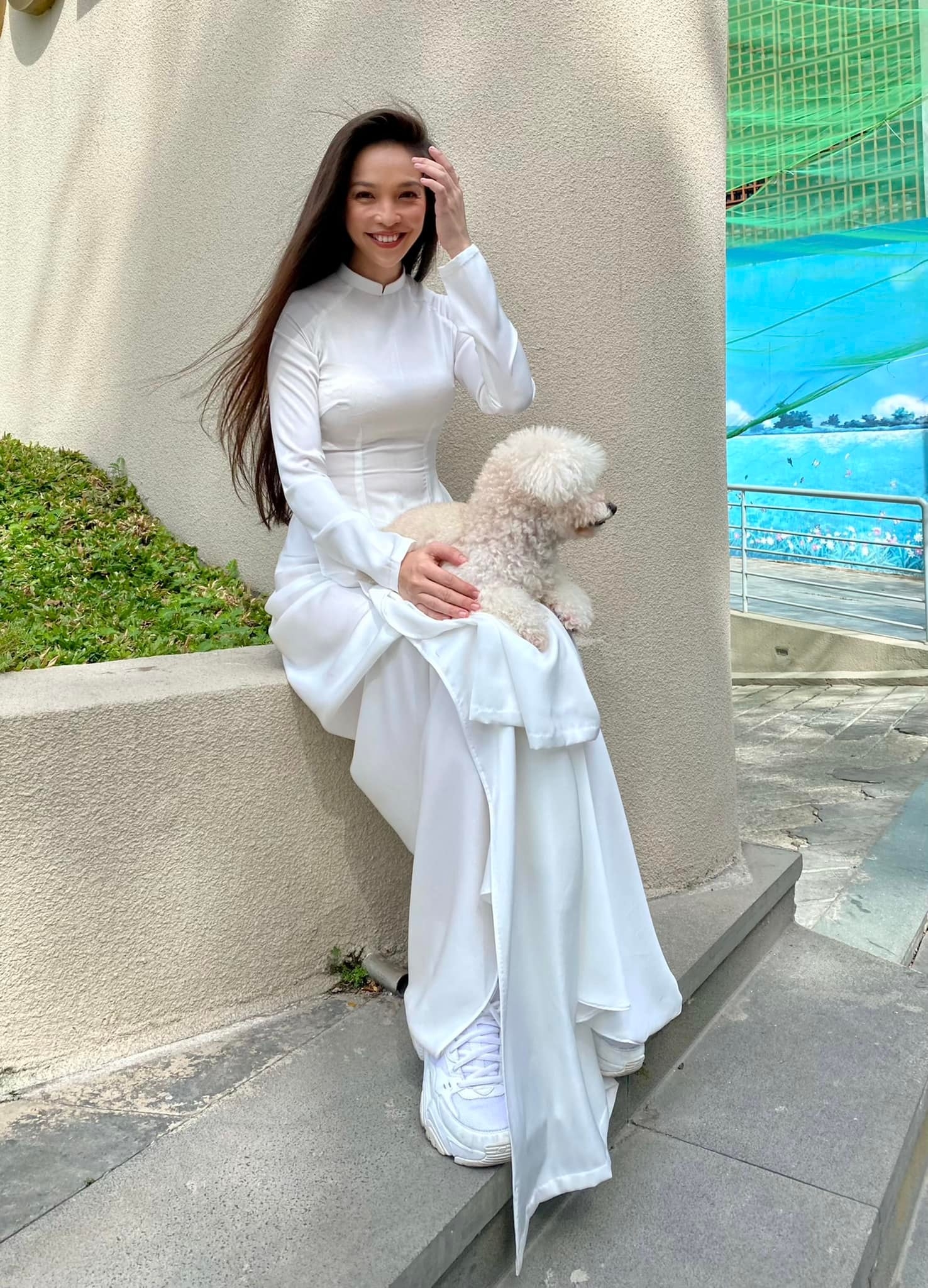 Sao Việt ngày 10/3/2022: MC Hoàng Oanh ly hôn chồng Tây?