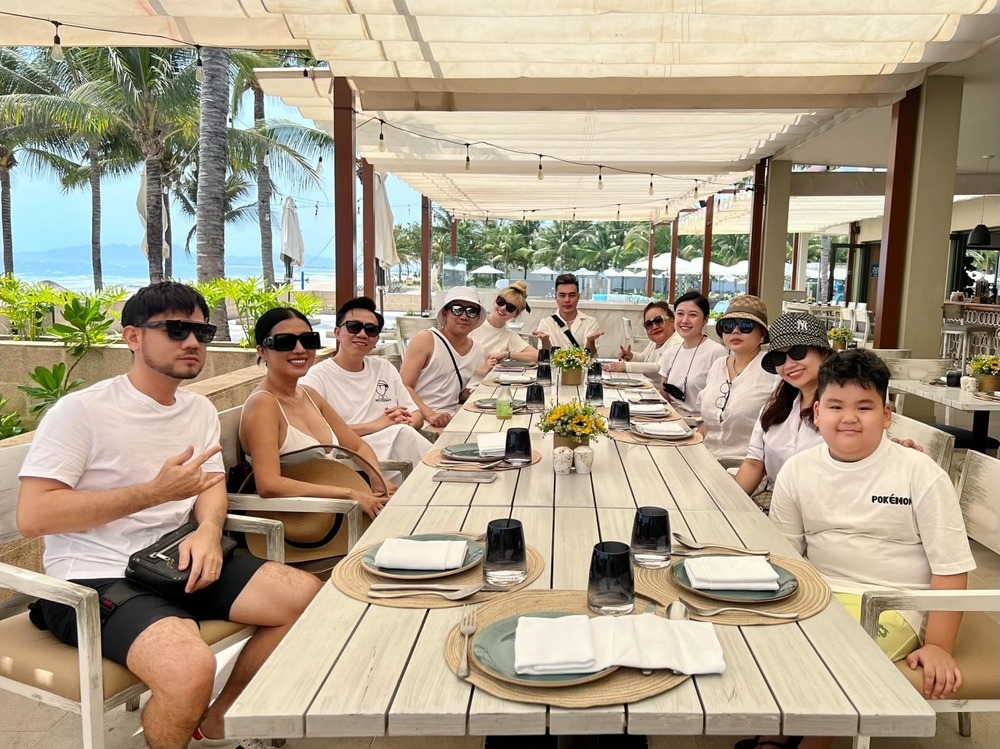 Sao Việt ngày 12/3/2022: Hội bạn thân đình đám của Trấn Thành tụ họp