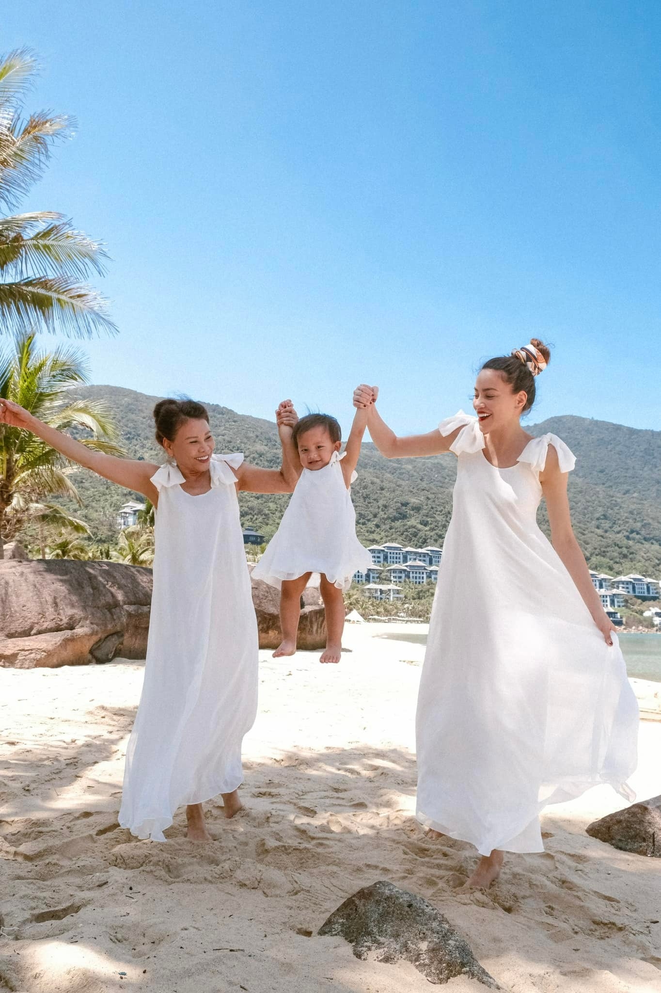 Sao Việt ngày 15/3/2022: Đỗ Thị Hà rạng rỡ trước thềm Miss World Sao Việt ngày 15/3/2022: Đỗ Thị Hà rạng rỡ trước thềm Miss World