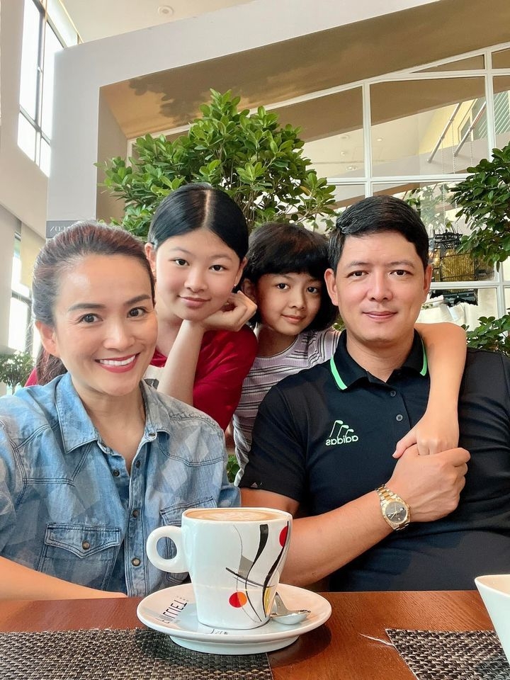 Sao Việt ngày 21/3/2022: Màn cầu hôn ngọt ngào của Anh Tuấn “Phố trong làng” Sao Việt ngày 21/3/2022: Màn cầu hôn ngọt ngào của Anh Tuấn “Phố trong làng”