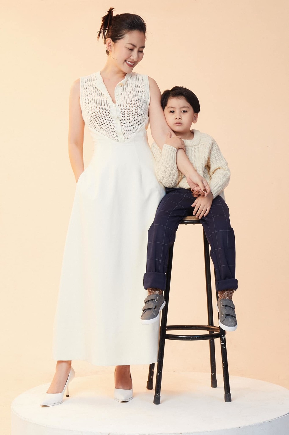 Sao Việt ngày 29/3/2022: Bảo Thy hiếm hoi khoe ảnh chụp chung với gia đình chồng Sao Việt ngày 29/3/2022: Bảo Thy hiếm hoi khoe ảnh chụp chung với gia đình chồng