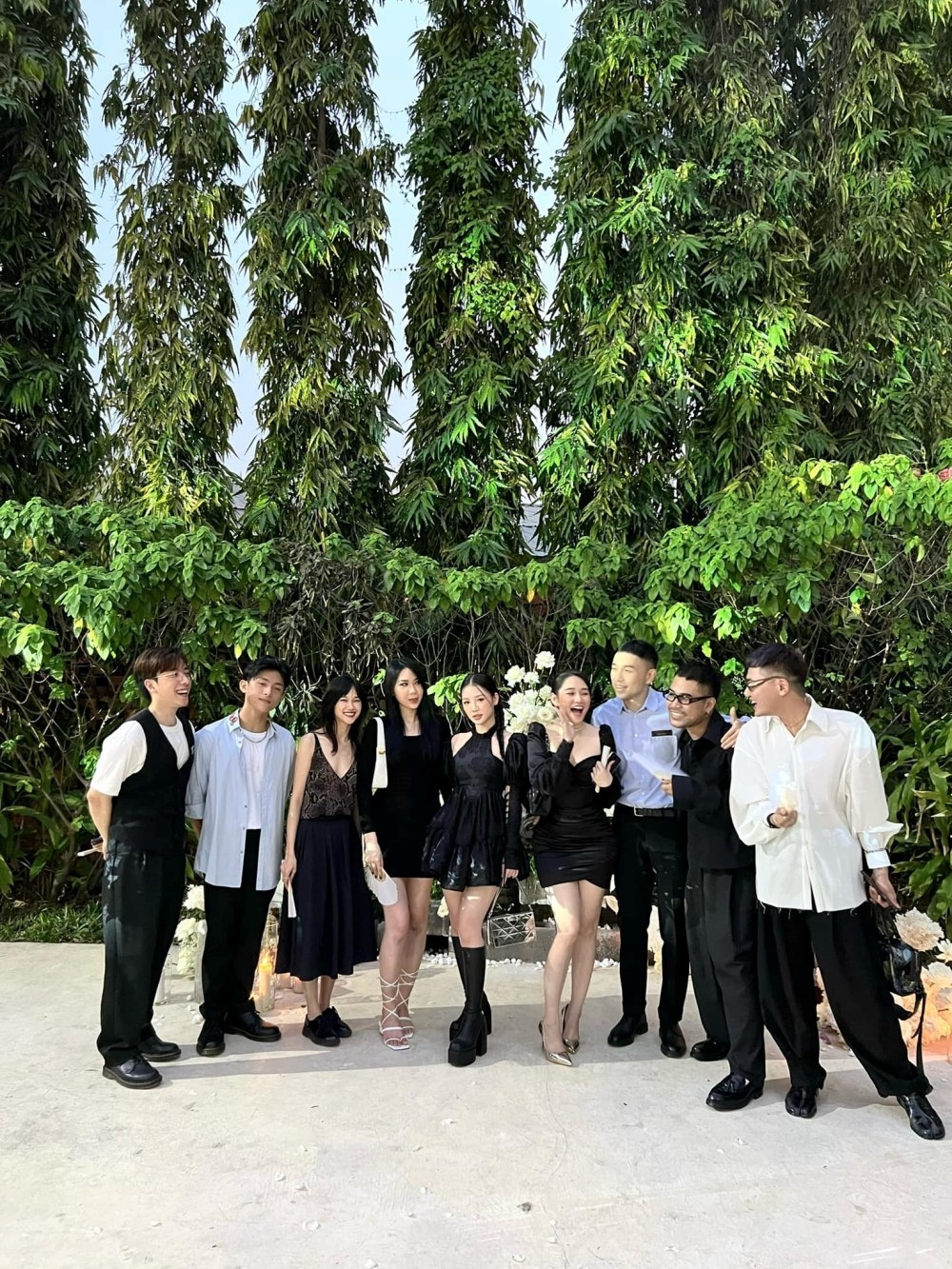 Sao Việt ngày 2/4/2022: AMEE chiếm trọn spotlight dù chỉ diện váy đen đơn giản Sao Việt ngày 2/4/2022: AMEE chiếm trọn spotlight dù chỉ diện váy đen đơn giản