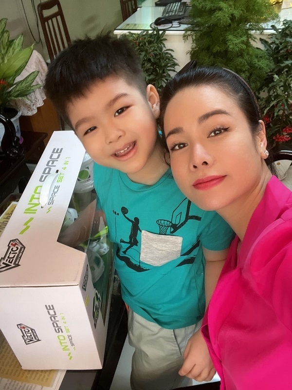 Sao Việt ngày 2/4/2022: AMEE chiếm trọn spotlight dù chỉ diện váy đen đơn giản Sao Việt ngày 2/4/2022: AMEE chiếm trọn spotlight dù chỉ diện váy đen đơn giản