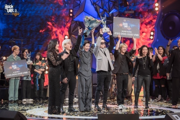 Sao Việt ngày 3/4/2022: Sam trở lại màn ảnh với tạo hình mới Sao Việt ngày 3/4/2022: Sam trở lại màn ảnh với tạo hình mới