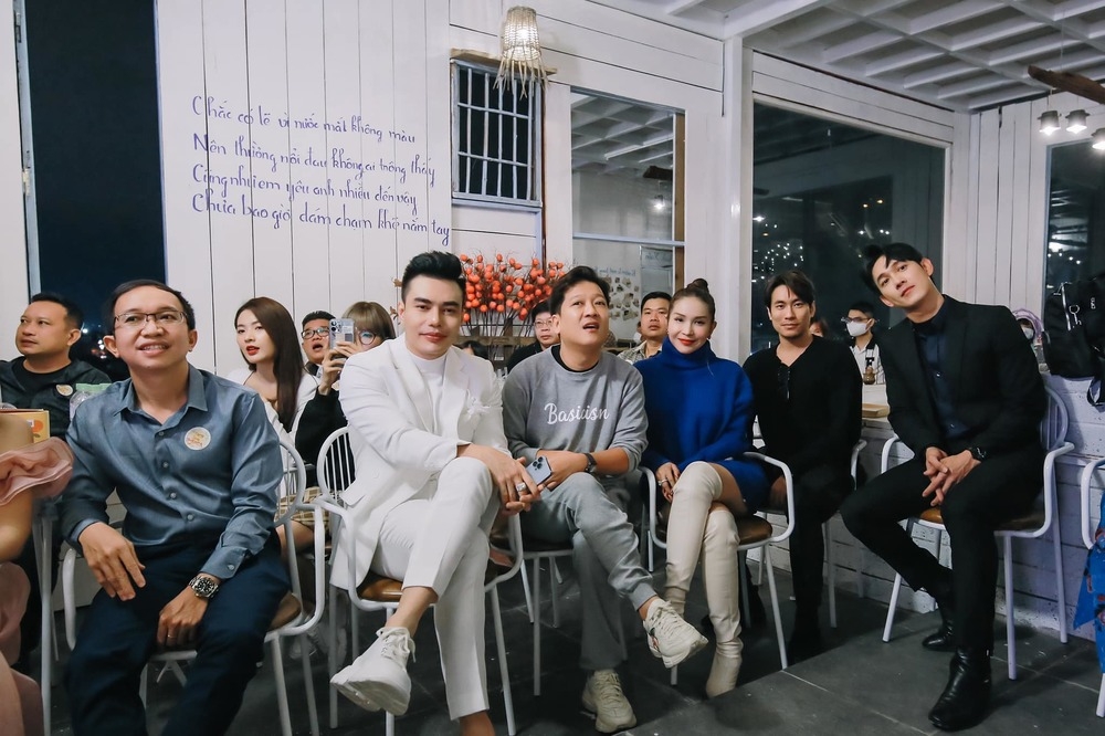 Sao Việt ngày 4/4/2022: Khánh Vân gây chú ý khi trình diễn cùng mẫu nhí Sao Việt ngày 4/4/2022: Khánh Vân gây chú ý khi trình diễn cùng mẫu nhí