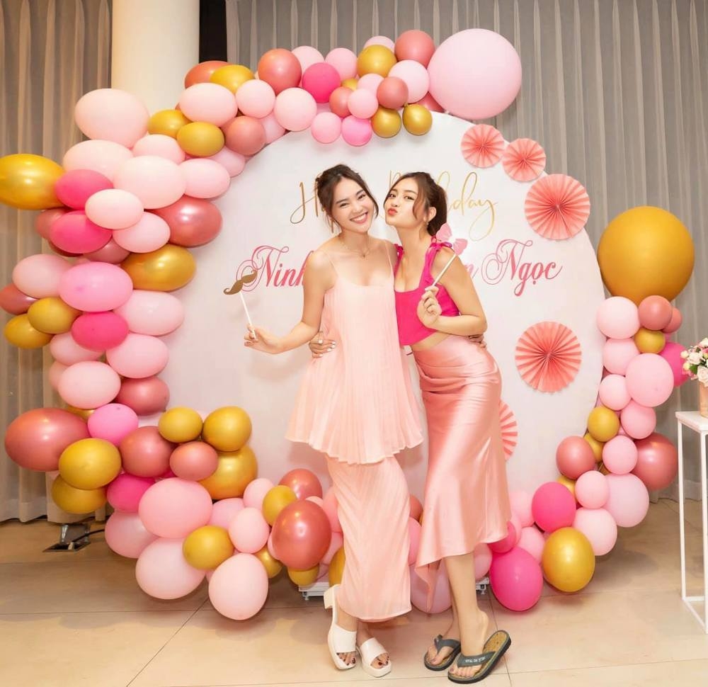 Sao Việt ngày 5/4/2022: Ngọc Trinh trong diện mạo mới với visual ngọt ngào