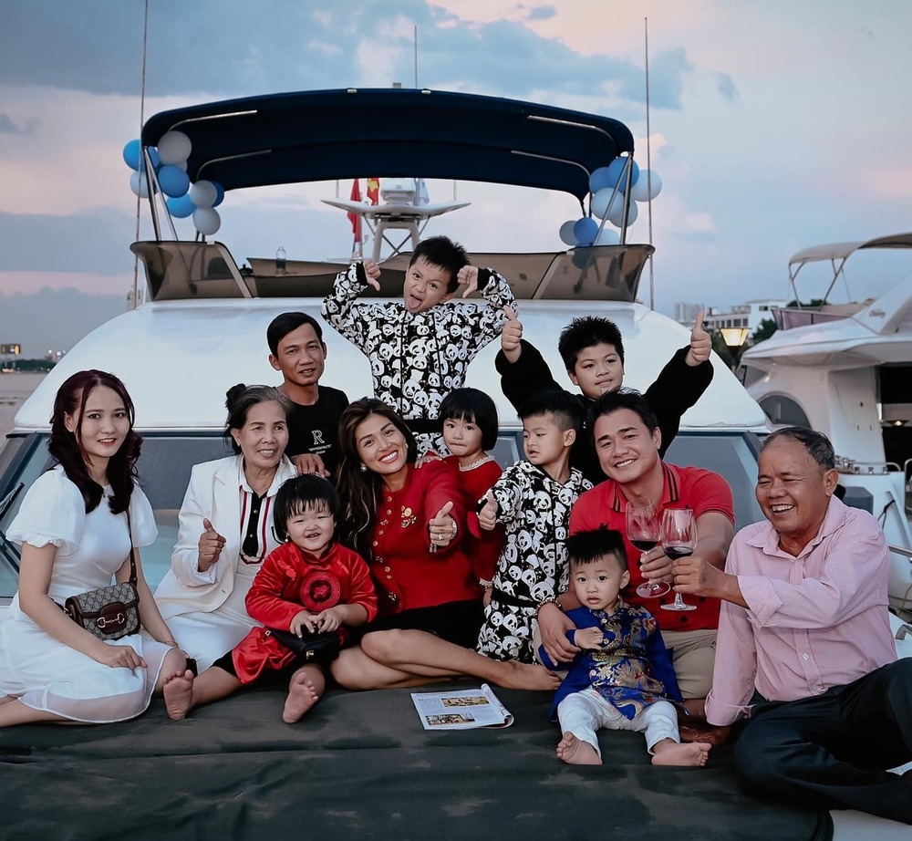 Sao Việt ngày 5/4/2022: Ngọc Trinh trong diện mạo mới với visual ngọt ngào