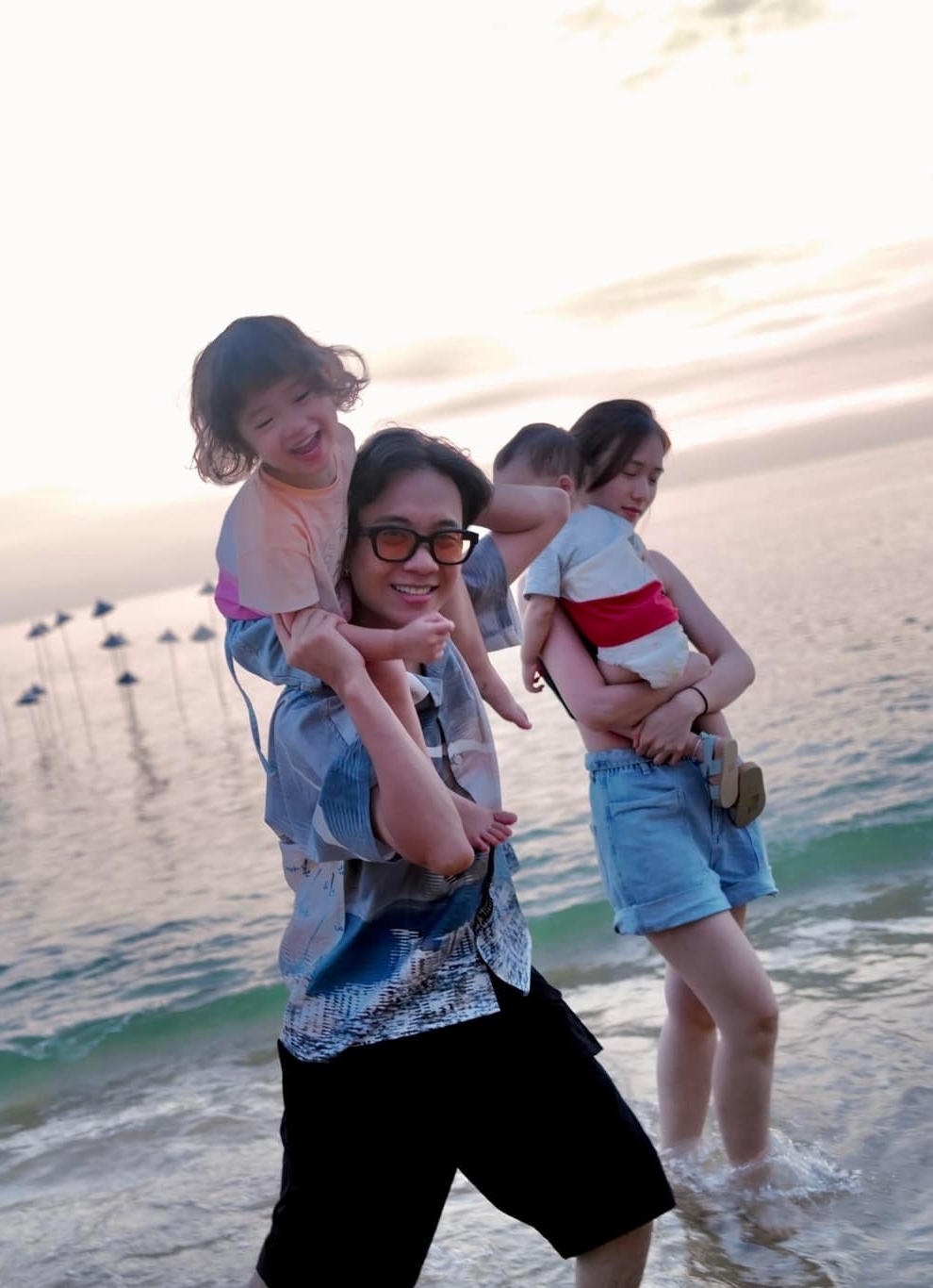 Sao Việt ngày 14/4/2022: Lan Khuê sang chảnh trong outfit cực chất Sao Việt ngày 14/4/2022: Lan Khuê sang chảnh trong outfit cực chất