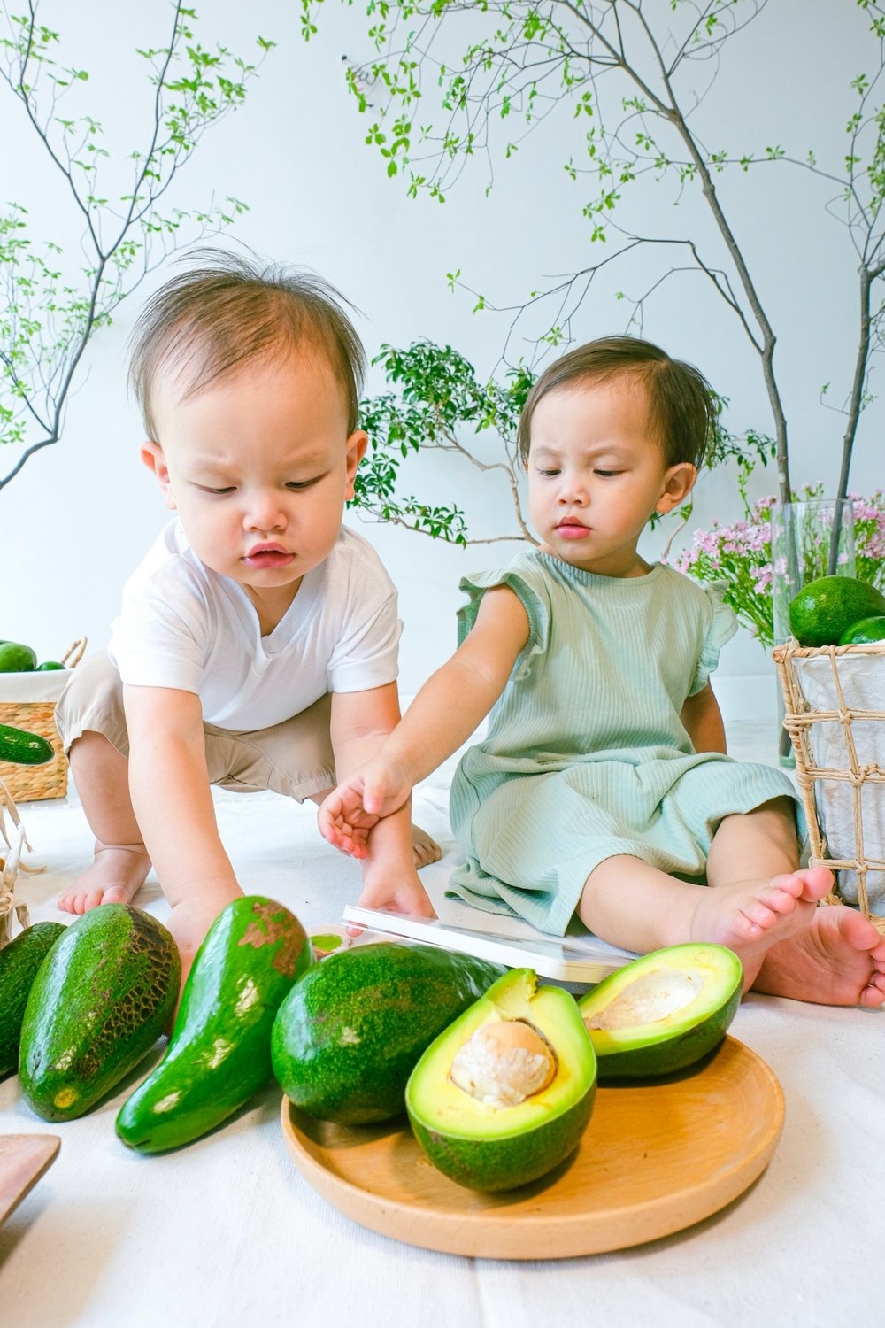 Sao Việt hôm nay 15/4: Hoàng Oanh xuất hiện rạng rỡ hậu ly hôn