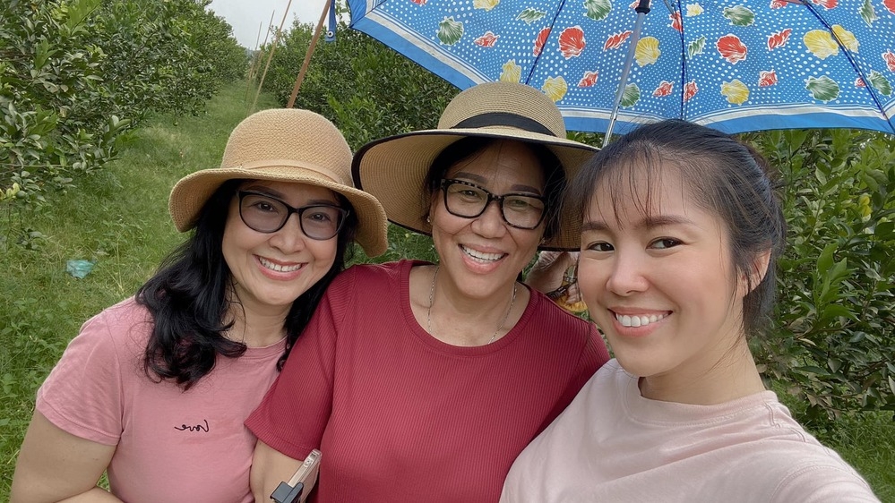 Sao Việt hôm nay 15/4: Hoàng Oanh xuất hiện rạng rỡ hậu ly hôn