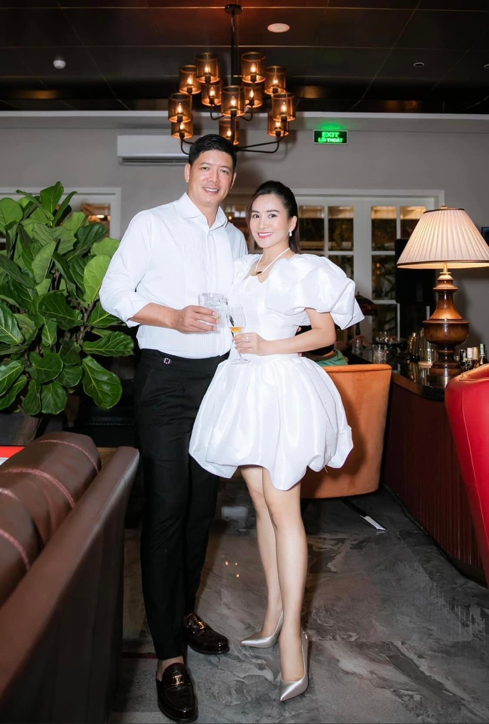 Sao Việt hôm nay 18/4: Khánh Thi - Phan Hiển Sao Việt hôm nay 18/4: Khánh Thi - Phan Hiển