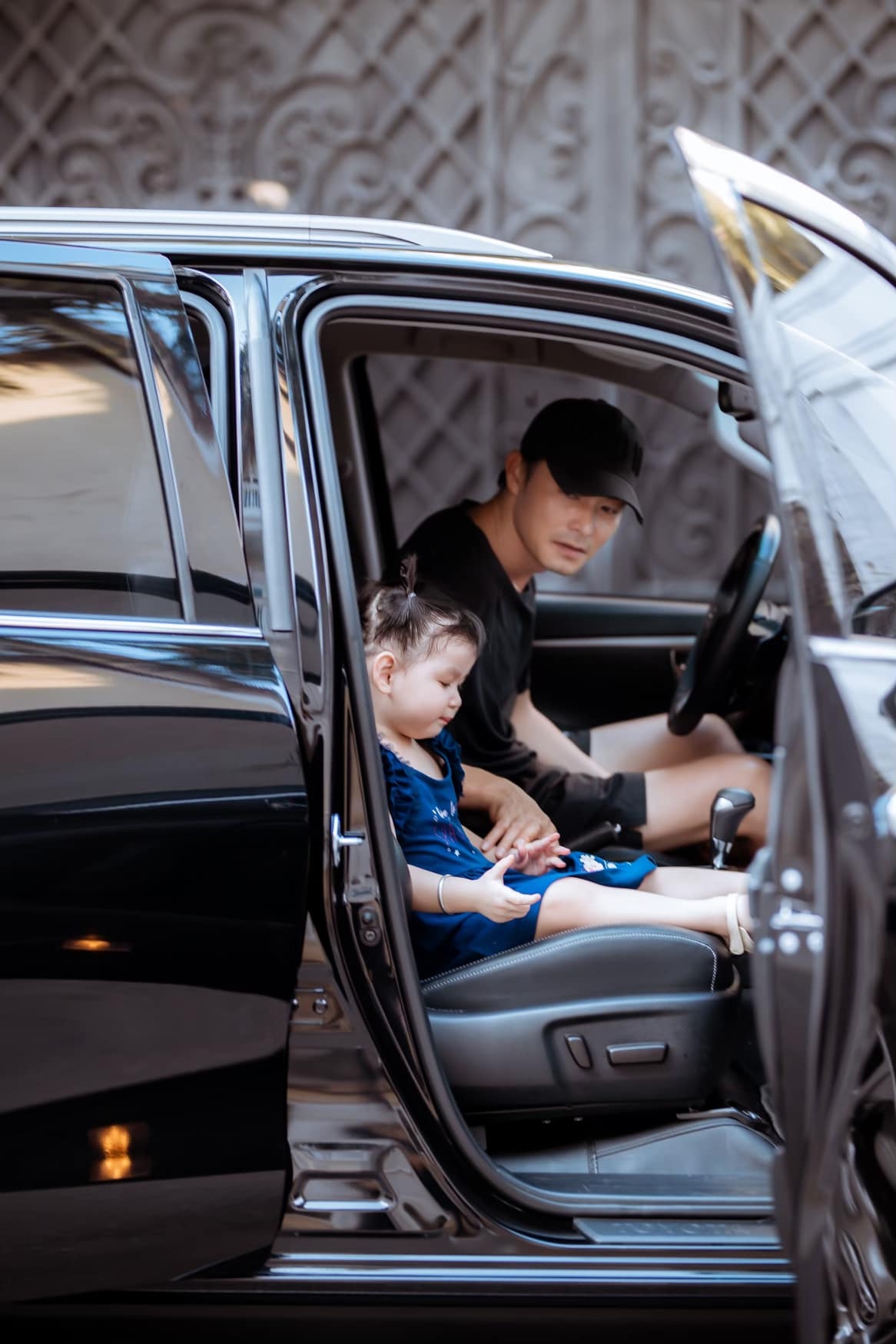 Sao Việt hôm nay 26/4: Phương Trinh Jolie công khai con gái tại đám cưới Sao Việt hôm nay 26/4: Phương Trinh Jolie công khai con gái tại đám cưới