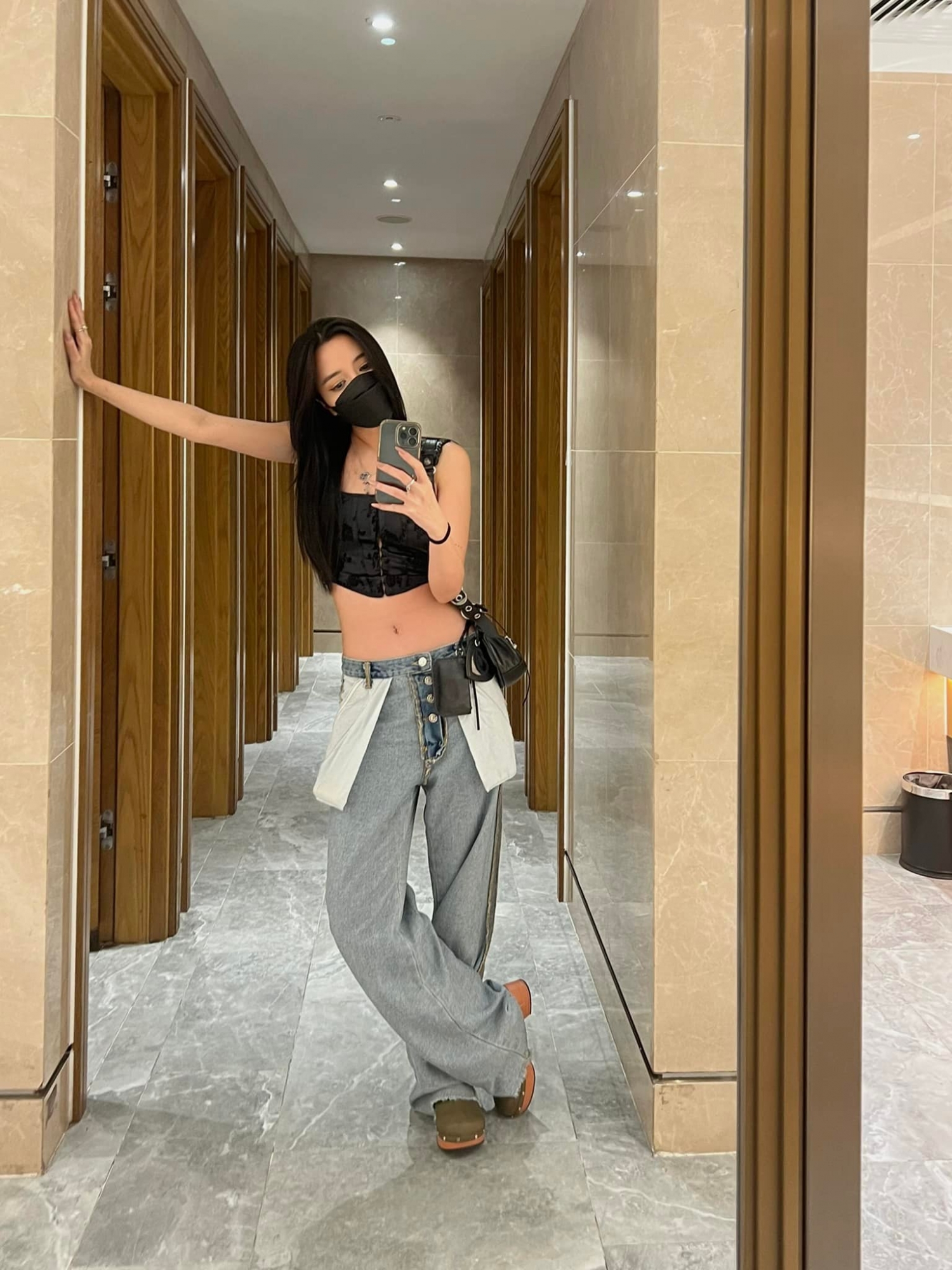 Sao Việt hôm nay 2/5: Lý Nhã Kỳ xây biệt thự hỗ trợ hoàn cảnh khó khăn